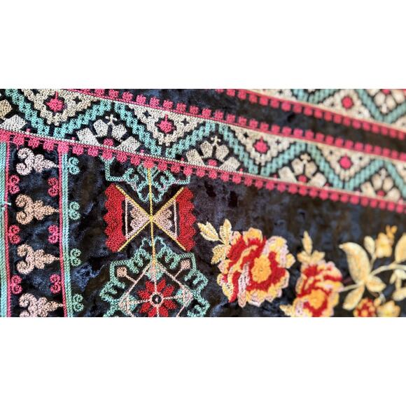 Camo Embroidered Top - Picture 2 of 4